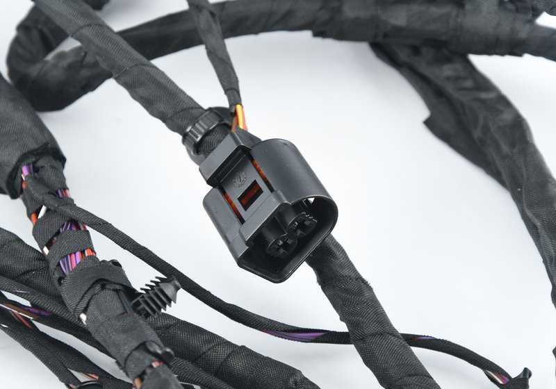 Mazo de cables de puerta delantera izquierda OEM 61129320493 para BMW F10, F11. Original BMW.