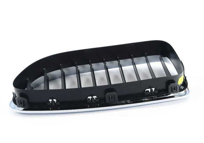 Rejilla embellecedora frontal derecha OEM 51137211922 para BMW F06, F12, F13. Original BMW.