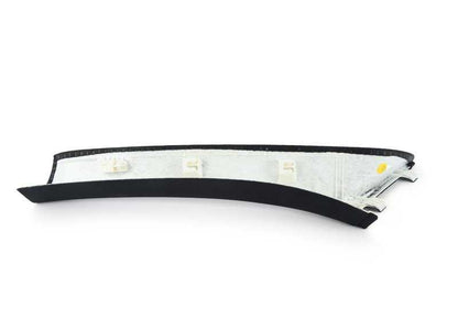 Embellecedor pilar A derecho OEM 51438051626 para BMW F21, F22, F87. Original BMW.