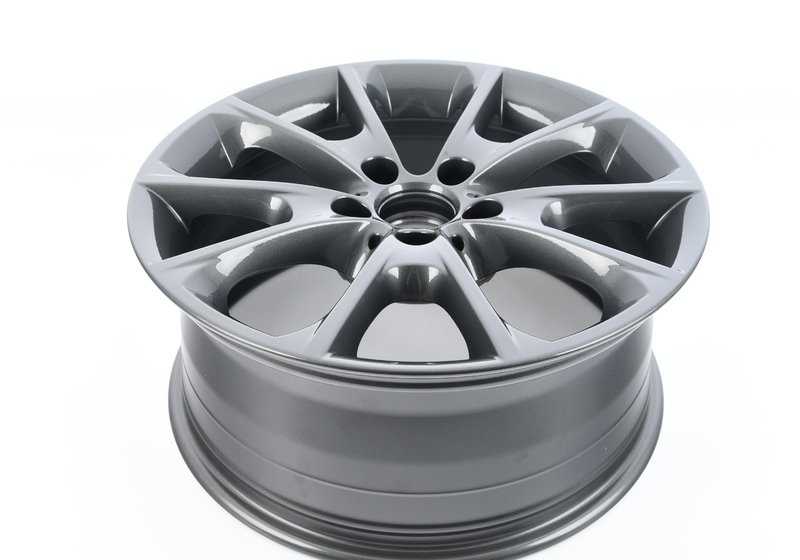 Llanta original BMW 18" V-Spoke 398 Orbitgrey OEM 36116874819 para BMW F30, F30N, F31, F31N, F32, F32N, F33, F33N, F36, F36N. Ideal como repuesto o para mejorar el diseño. Original BMW.
