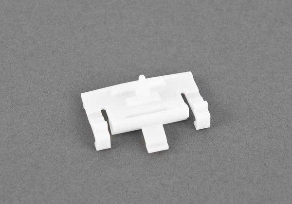 Clip sujeción moldura OEM 51717055853 para BMW E66. Original BMW.
