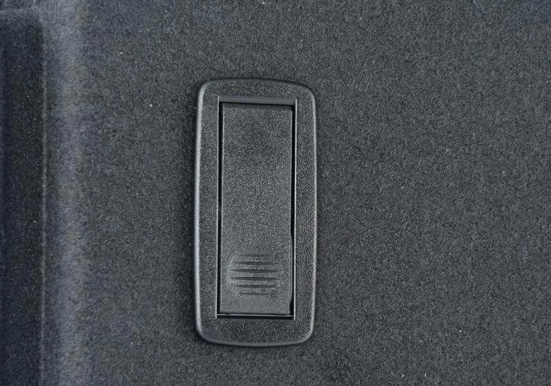 LINHO DE LATERAL ESQUERNO OMEM 51477452457 PARA BMW X3 G01 e X3 M F97. BMW original.