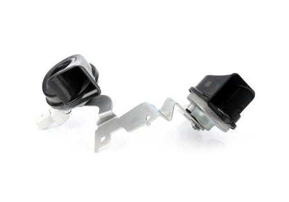 Bocina eléctrica con soporte OEM 61337356775 para MINI F54 (Clubman). Recambio original MINI.