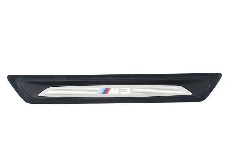 Embellecedor entrada puerta delantera OEM 51478055779 para BMW F80 M3 (modelos 3C91, 3C92, 3C93, 8M91, 8M92, 8M93). Original BMW.