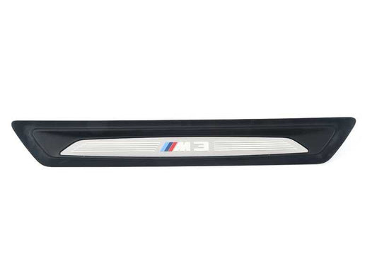 Embellecedor entrada puerta delantera OEM 51478055779 para BMW F80 M3 (modelos 3C91, 3C92, 3C93, 8M91, 8M92, 8M93). Original BMW.