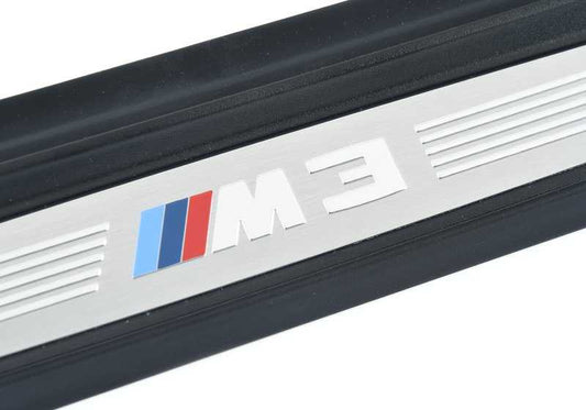 Embellecedor entrada puerta delantera OEM 51478055779 para BMW F80 M3 (modelos 3C91, 3C92, 3C93, 8M91, 8M92, 8M93). Original BMW.