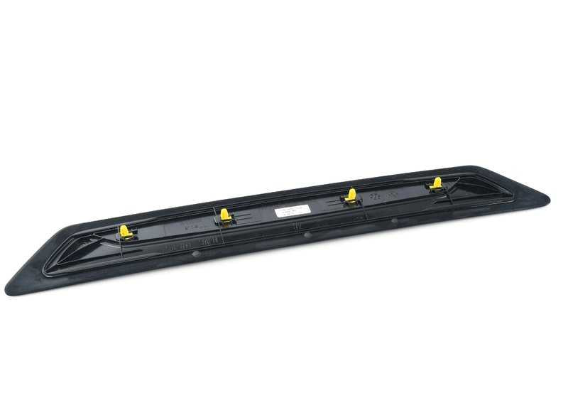 Embellecedor entrada puerta delantera OEM 51478055779 para BMW F80 M3 (modelos 3C91, 3C92, 3C93, 8M91, 8M92, 8M93). Original BMW.