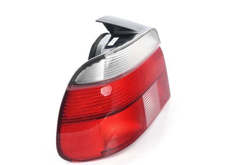 Piloto trasero izquierdo con intermitente blanco OEM 63216902359 para BMW Serie 5 E39 (1995-2003). Original BMW.