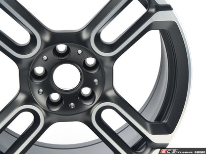 Cerchio in lega 18" 8J ET39 JCW GP Spoke 590 antracite opaco metallizzato OEM 36116883943 per MINI F56 JCW, JCW GP... e altro. MINI originale.