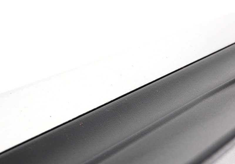 Embellecedor entrada puerta izquierda OEM 51477891927 para BMW E46 M3 (BL91, BL92, BR91, BR92). Compatible con modelos de 2000 a 2006. Original BMW.