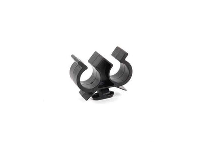 Supporto per tubo del tubo OEM 13531435602 per BMW E38. BMW originale.