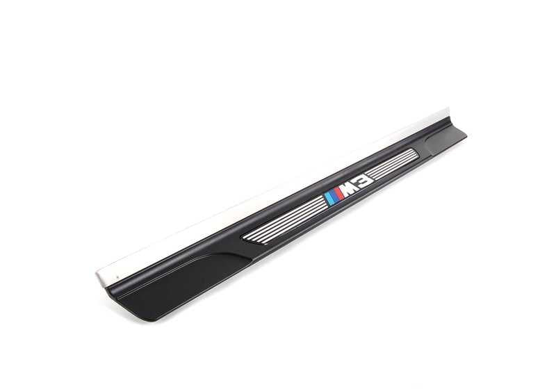 Embellecedor de entrada derecho para BMW E46 (OEM 51477891928). Original BMW.