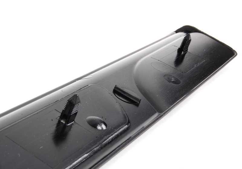Embellecedor de entrada derecho para BMW E46 (OEM 51477891928). Original BMW.