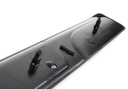 Embellecedor de entrada derecho para BMW E46 (OEM 51477891928). Original BMW.