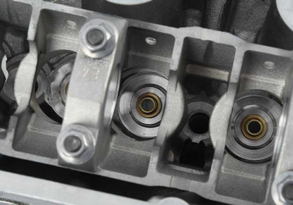 Culata de motor con árboles de levas OEM 11121739980 para BMW E36. Repuesto original BMW.