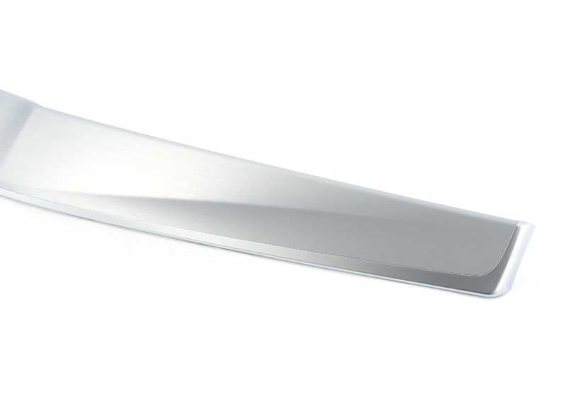 Long dashboard trim in fine brushed aluminium PERLGLANZ CHROM for BMW F10 and F11. Original BMW