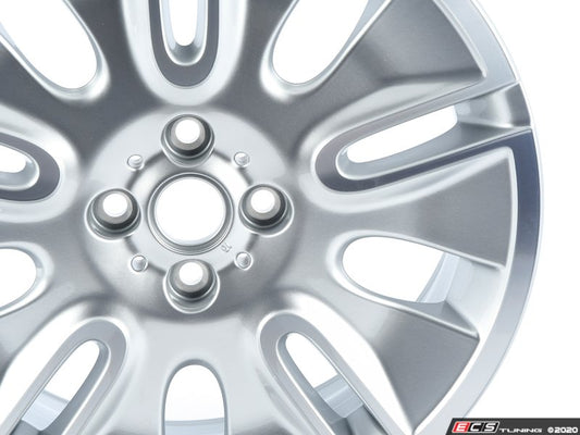 Cerchio in lega 7Jx17 ET48 argento OEM 36116789797 per MINI R56, R56 LCI, Clubman R55, R55 LCI, Cabrio R57, R57 LCI, Coupé R58, Roadster R59. MINI originale.
