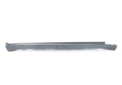 Cubierta embellecedora lateral derecha imprimada OEM 51778037290 para BMW E70. Original BMW.