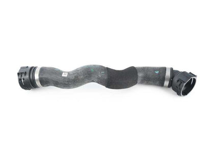 Manguera del radiador motor OEM 17128602638 para BMW G30, G31, G32, G11, G12 540i y 640i. Repuesto original BMW.