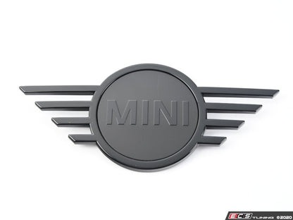 Emblema delantero MINI Piano Black (negro brillo) OEM 51149880865 para MINI Countryman F60, Countryman F60 LCI. Original MINI.