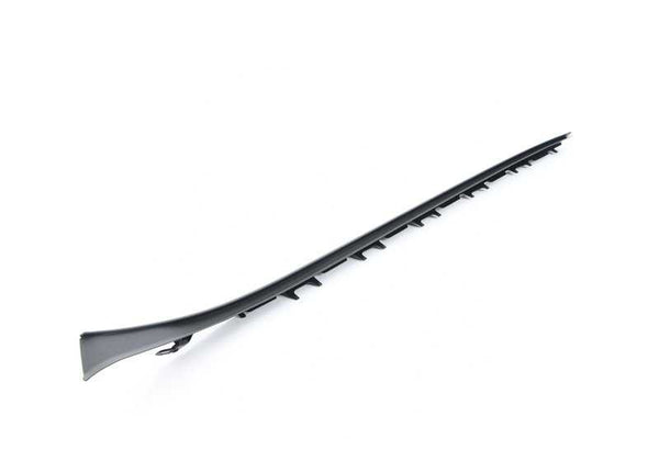 Cubierta de desagüe derecha OEM 51317350610 para BMW F48, F49. Original BMW.