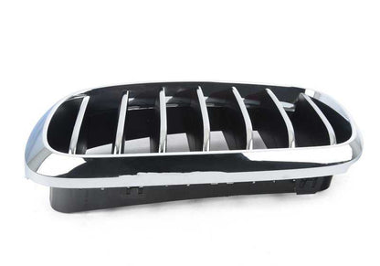 Rejilla embellecedora frontal izquierda OEM 51137316061 para BMW F15. Original BMW.