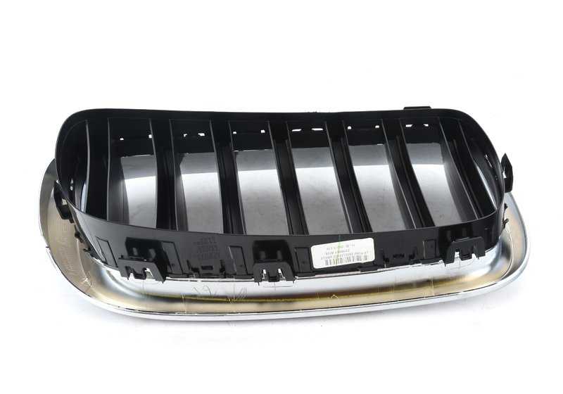 Rejilla embellecedora frontal izquierda OEM 51137316061 para BMW F15. Original BMW.