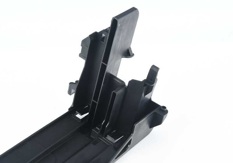 Radian support cover OEM 17117639066 for BMW F01, F01N, F02, F02N, F04. Original BMW.