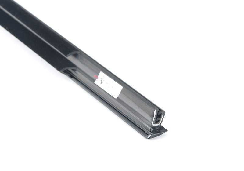 Embellecedor exterior derecho puerta trasera OEM 51357220192 para BMW E91 y E91N. Acabado negro brillo. Original BMW.
