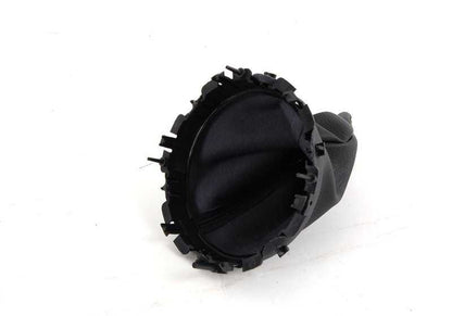 Funda de palanca de cambios negra OEM 51167052157 para MINI R50 (One, Cooper) 1.4i y 1.6i con cambio manual o automático. Compatible con modelos fabricados entre 2001 y 2006. Original MINI.