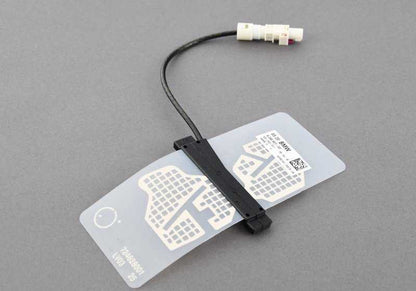 Antenna del telefono OEM 65209290621 per BMW F33, F33N, F83, F83N. BMW originale. Ideale per migliorare la ricezione mobile nella tua auto. Gruppo posteriore.