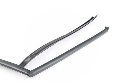 Guía de cristal puerta trasera izquierda OEM 51348194763 para BMW E46. Original BMW.
