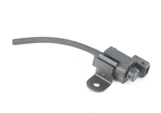 Válvula eléctrica con soporte OEM 18303427474 para BMW X3 E83 3.0si (modelos PC01, PC02, PC91, PC92). Compatible con motores N52K. Original BMW.