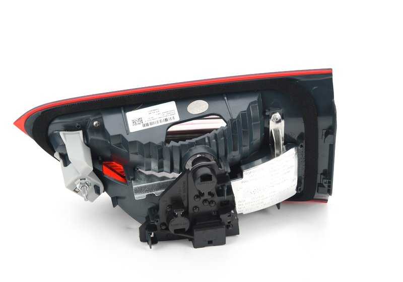 Piloto trasero izquierdo del portón OEM 63217350695 para BMW F48. Original BMW.