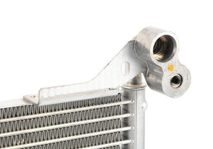 Radiador de aceite del motor OEM 17217560965 para BMW E60, E61. Original BMW.