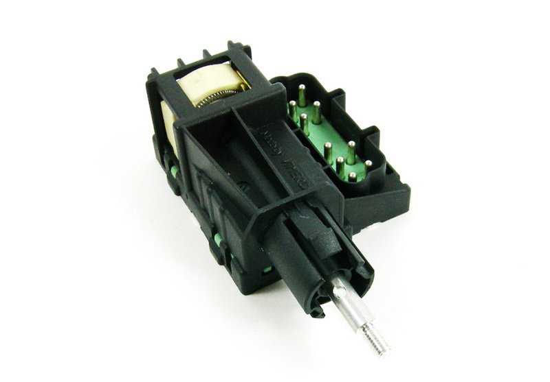 OEM light switch 61318353508 for BMW E36 (316i, 318TDS) and Z3. Compatible with manual and automatic versions. Original BMW spare.