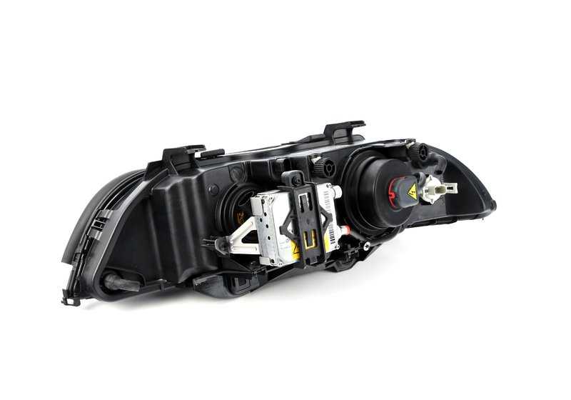 Faro delantero derecho con luz de xenón OEM 63128386560 para BMW E39. Original BMW.