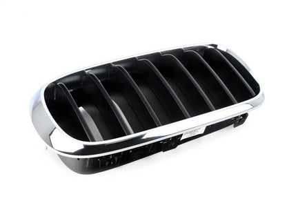 Rejilla decorativa delantera derecha OEM 51137294486 para BMW F15 (X5). Original BMW.