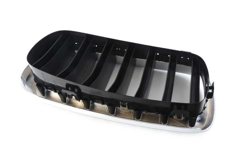 Rejilla decorativa delantera derecha OEM 51137294486 para BMW F15 (X5). Original BMW.