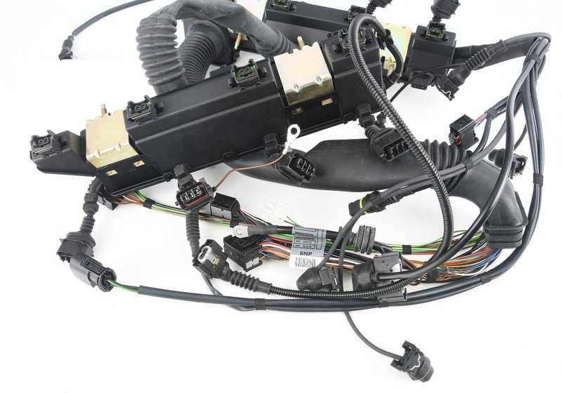 Arnés de cableado motor OEM 12517503647 para BMW Serie 5 E39. Original BMW.