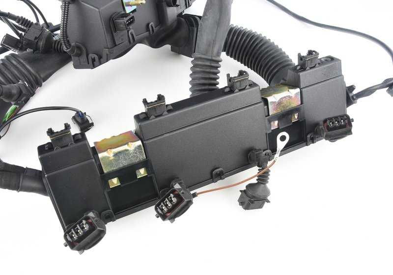 Arnés de cableado motor OEM 12517503647 para BMW Serie 5 E39. Original BMW.
