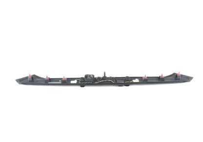 Guarnición de la manija del maletero para BMW Z4 G29 (OEM 51137437677). Original BMW.