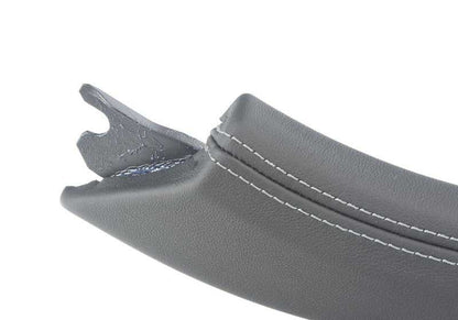 Couverture du tireur de fermeture gauche pour BMW X3 F97, F97N, X4 F98, F98N (OEM 51428093319). BMW d'origine
