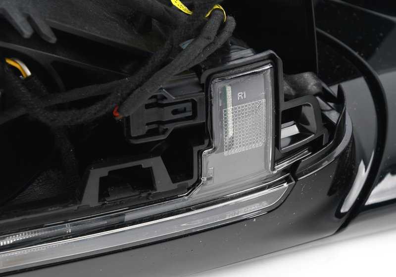 Espejo retrovisor derecho calefactable con memoria OEM 51168078740 para BMW X3 F97 y G01 {M40d, M40i, M Competition}. Original BMW.