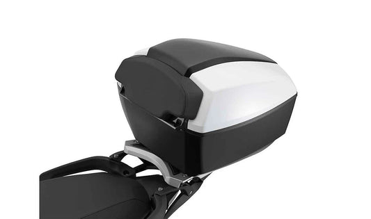COUVERTURE D'Embels droits pour Topcase 35L BMW Motorrad OEM 77438354020, couleur argentée ionique. Compatible avec BMW C Evolution (CK17) 2014-2020. BMW original Motorrad.