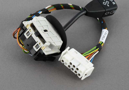 Interruptor de luces e intermitentes OEM 61311393288 para BMW E30, E28, E24, E23, E21. Control de intermitentes, luces cortas y largas. Original BMW.