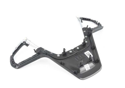 Embellecedor del volante OEM 32306869561 para BMW G30, G31. Compatible con versiones 518d, 520d (manual y automático). Pieza original BMW.