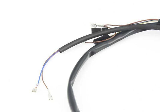 Cableado trasero luces OEM 61121244776 para BMW E30. Arnés original para piloto trasero. Compatible con todos los modelos BMW E30 coupé, berlina, touring y cabrio. Recambio original BMW.