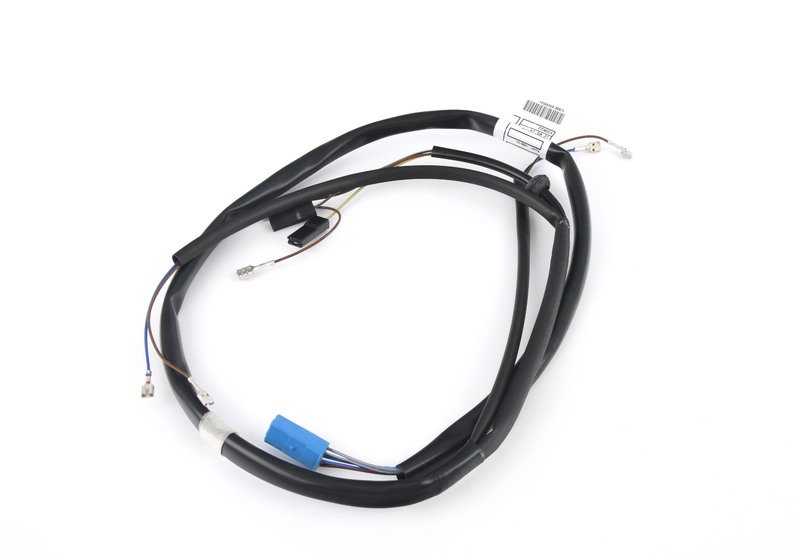 Cableado trasero luces OEM 61121244776 para BMW E30. Arnés original para piloto trasero. Compatible con todos los modelos BMW E30 coupé, berlina, touring y cabrio. Recambio original BMW.