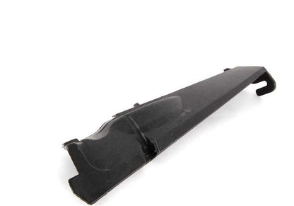 Panel lateral izquierdo del compartimento del motor OEM 51718174737 para BMW E39. Original BMW.